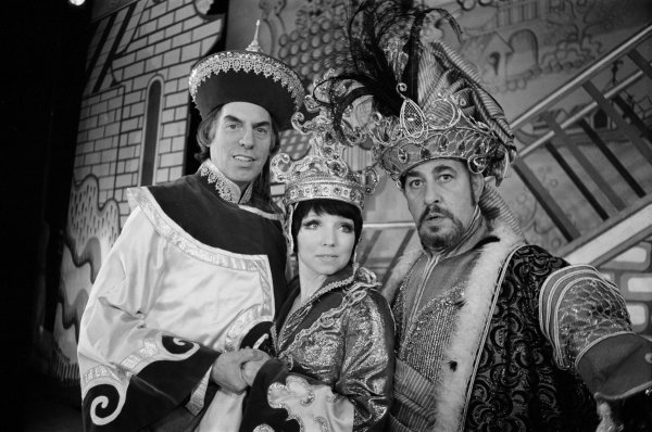 Larry Grayson in panto