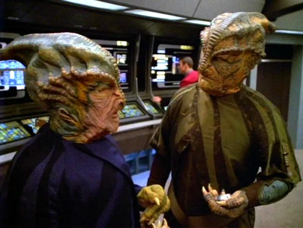Star Trek Voyager - Distant Origin