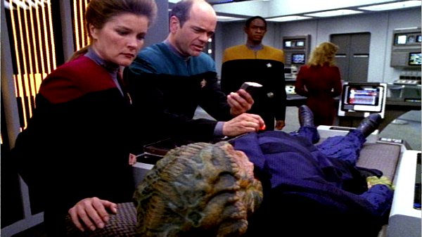 Star Trek Voyager - Distant Origin